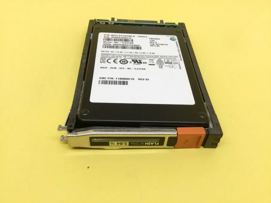 SSD-накопитель Samsung PM1633a MZ-ILS3T8N 3.84TB SAS 12Gbps 2.5" EMC 118000519 I