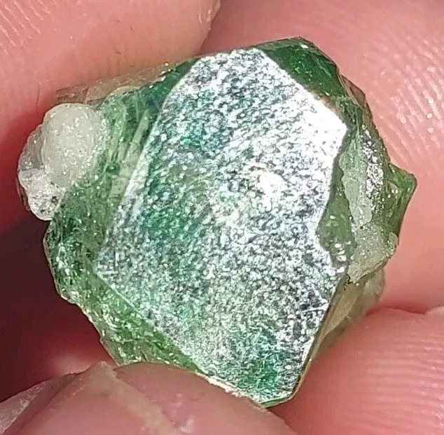 Лабораторный прибор LARGE GORGEOUS TSAVORITE GARNET FROM TANZANIA 30.5cts — фото лота 2