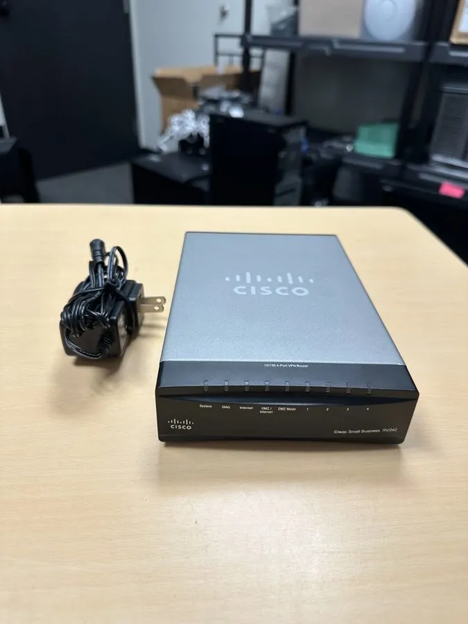 Маршрутизатор Cisco RV042 4-Port 10/100 Wired Router With Power Supply