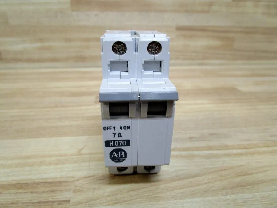 Клеммник Allen Bradley 1492-CB2H070 Breaker 7A