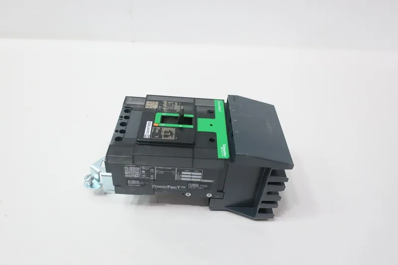 Автоматический выключатель Square D BJA36030 3 Pole 30 Amp PowerPact Circuit Bre