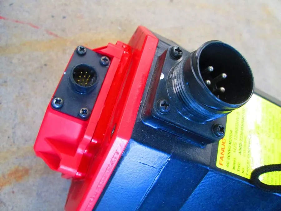 Серводвигатель FANUC A06B-2239-B500 #0100 AC Servo Motor Model ais 12/4000H0B — фото лота 2