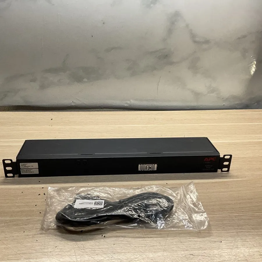 Стойка/шкаф APC NetBotz Rack Monitor 450 NBRK0450/PREOWNED/JUA1854 — фото лота 1