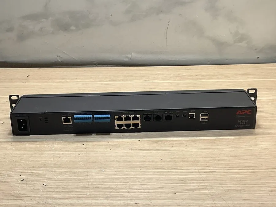Стойка/шкаф APC NetBotz Rack Monitor 450 NBRK0450/PREOWNED/JUA1854 — фото лота 2