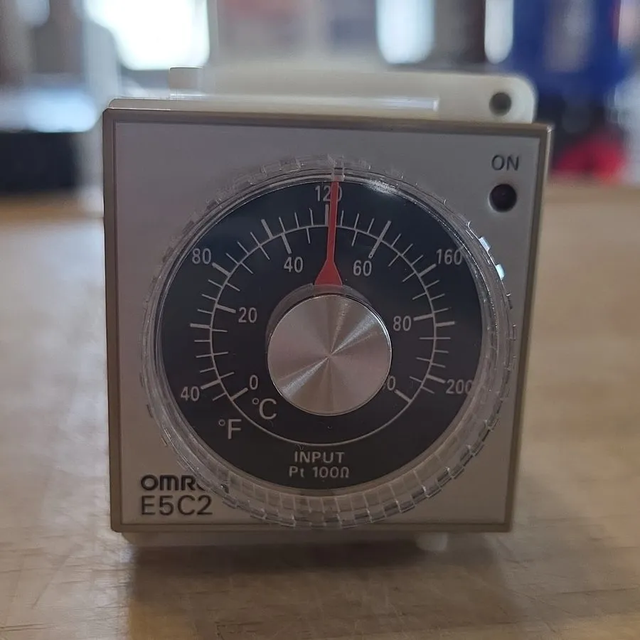 Датчик температуры Omron E5C2-R20P-D Temperature Controller — фото лота 1