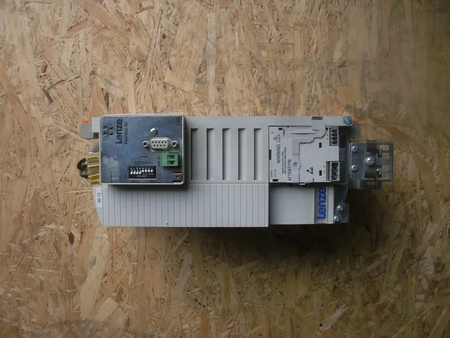 Частотный преобразователь E82EV402-4C