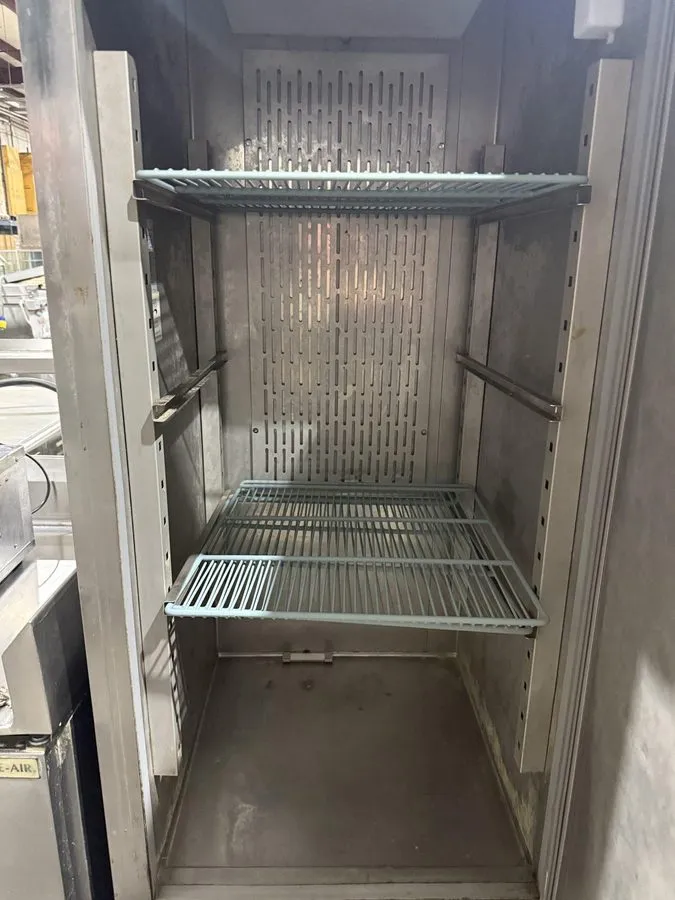 Морозильный шкаф AVANTCO 178SS1FHC 29" STAINLESS STEEL SOLID DOOR REACH IN FREEZ — фото лота 1