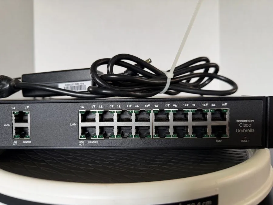 Маршрутизатор Cisco RV345 Dual WAN Gigabit VPN Router 16-Port Switch w/8 PoE+Por — фото лота 2
