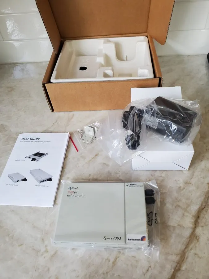 Медиаконвертер RJ45 to ST Fiber 10/100Mbps Media Converter ET90110ST StarTech 9V