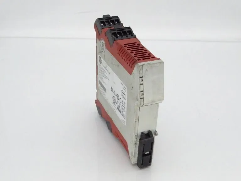 Реле безопасности Allen Bradley 440R-S13R2 Guardmaster Single Input Safety Relay