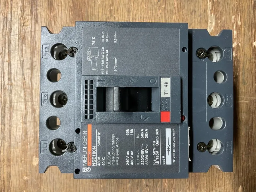 Автоматический выключатель MERLIN GERIN NENL34050 CIRCUIT BREAKER 50 A 3P 480V N