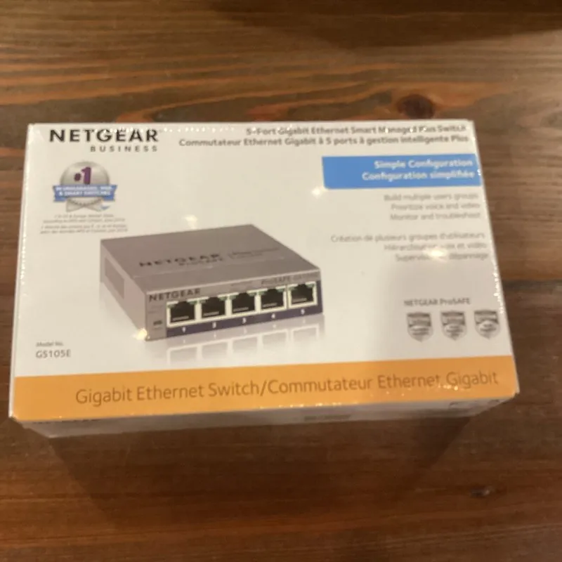 Коммутатор NETGEAR GS105E 5-Port Gigabit Smart Managed Plus Ethernet Switch