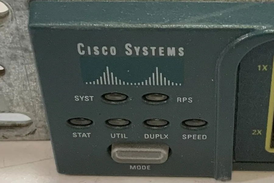 Коммутатор Cisco WS-C2950G-24-EI Catalyst 2950G 2 GBIC Slots 24-Port 10/100 Swit
