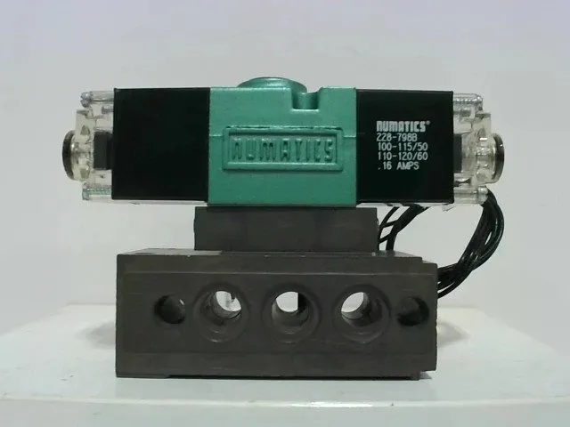 Пневмоклапан Numatics 11DSA4120 Pneumatic Valve 110-120VAC w/ 2 ea. 228-798B Coi — фото лота 1