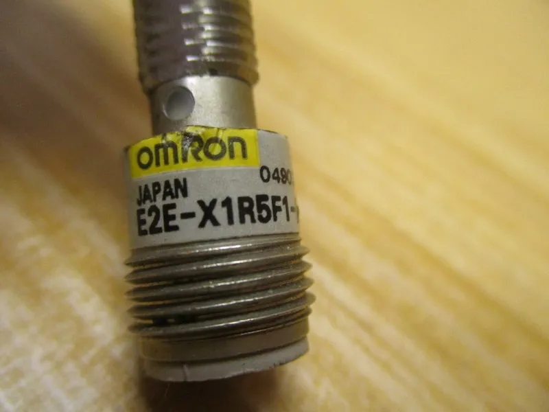 Датчик приближения Omron E2E-X1R5F1-M1 Proximity Sensor