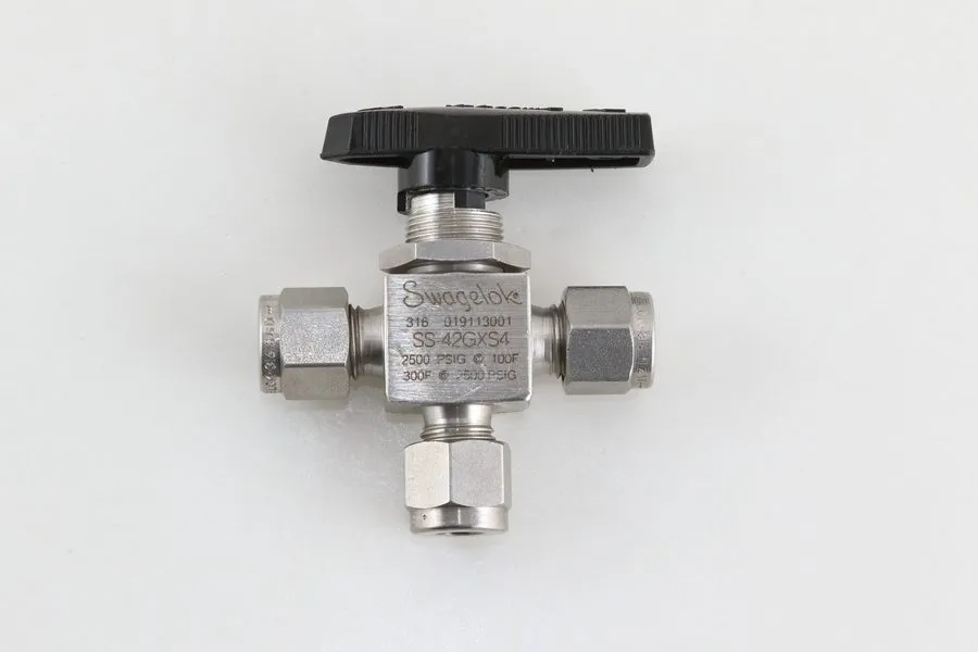 Клапан Swagelok SS-42GXS4 3 way ball valve 1/4 in tube fitting