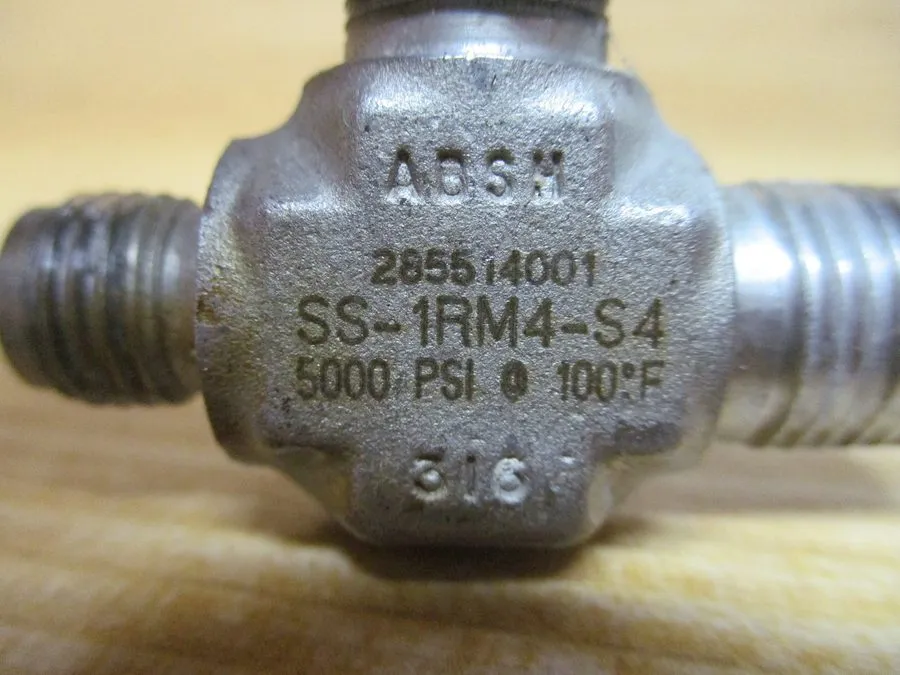 Клапан Swagelok SS-1RM4-S4 Stainless Steel Integral Bonnet Needle Valve FNSP