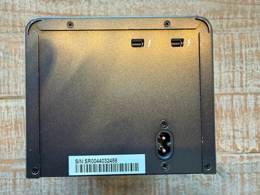 СХД PROMISE PEGASUS2 R4 Thunderbolt 2 RAID Storage Array Missing 4x sleds