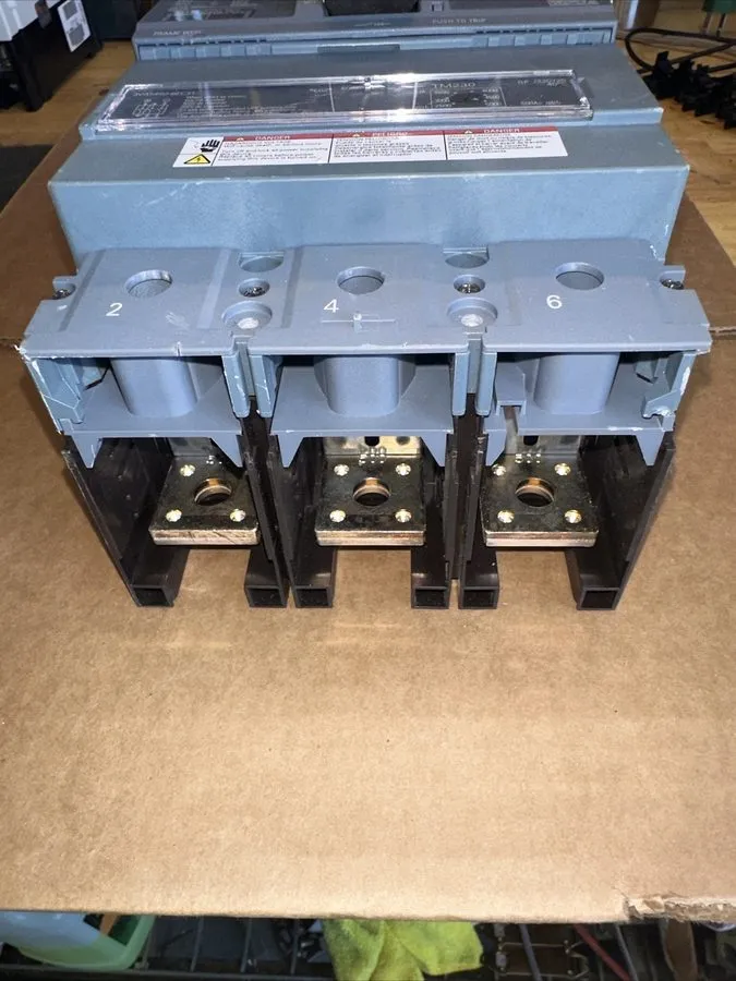 Автоматический выключатель SIEMENS 3VA5450-6EC31-0AA0 Circuit Breaker 3 POLE 500