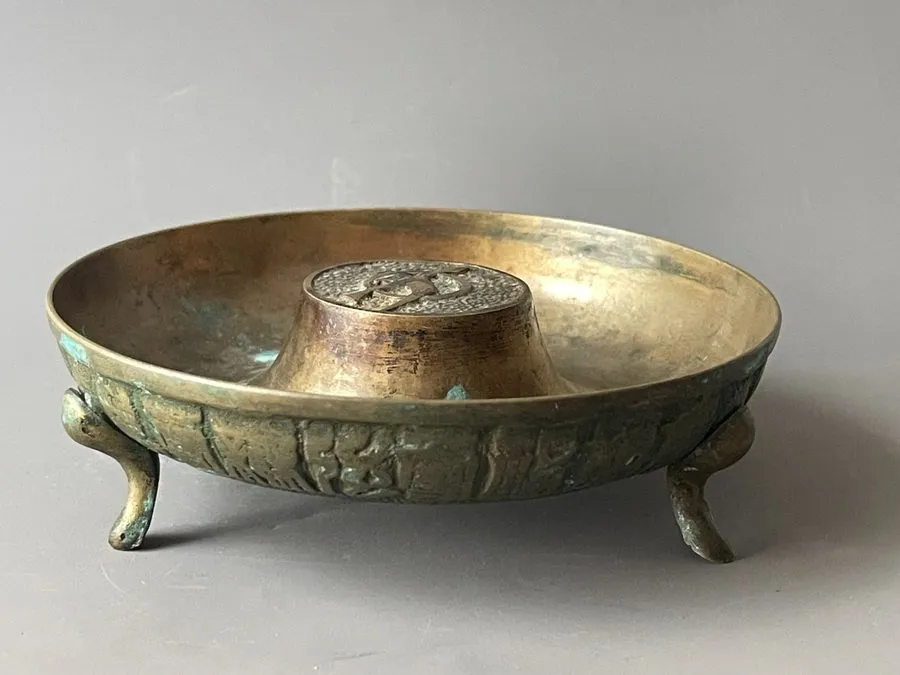 Оборудование видеонаблюдения Mid-Qing Chinese Bronze Tripod Ritual Vessel with S — фото лота 1