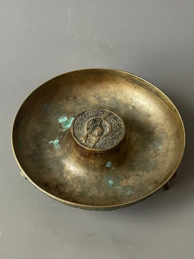 Оборудование видеонаблюдения Mid-Qing Chinese Bronze Tripod Ritual Vessel with S — фото лота 2