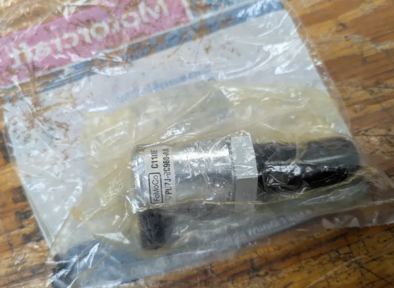 Трубопроводная арматура CM5348 Fuel Injection Pressure Regulator