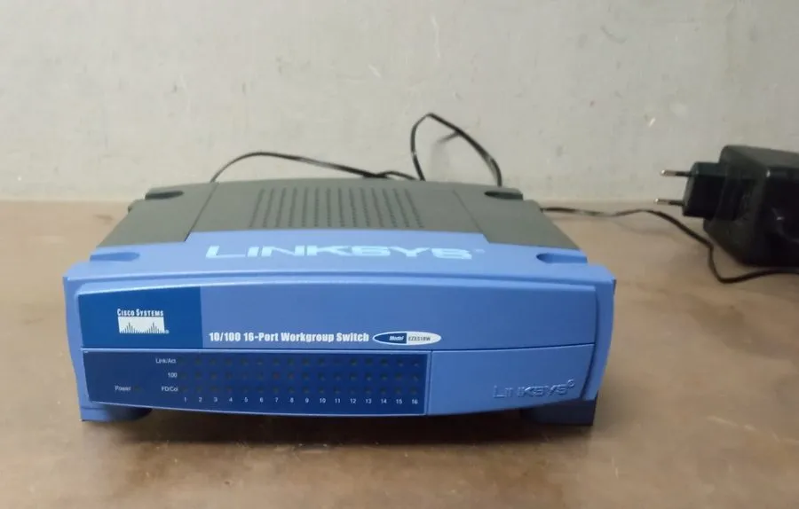Коммутатор Linksys by Cisco 16-Port Workgroup 10/100 Switch Black EZXS16W