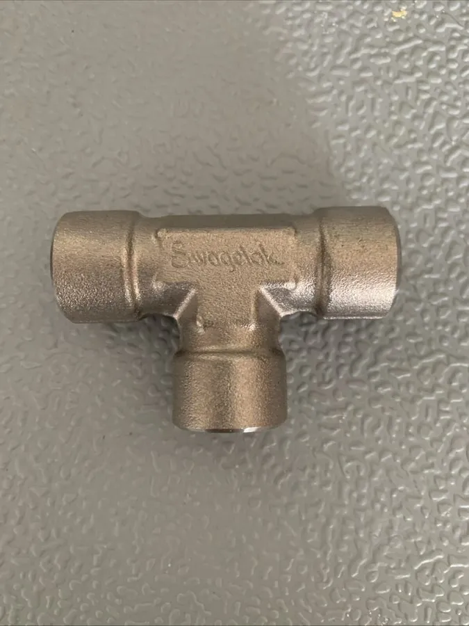 Фитинг Swagelok SS-4-T, Stainless Steel Pipe Tee Fitting, 1/4" Female NPT
