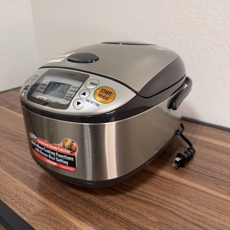 Рисоварка Zojirushi 5.5 Cup Micom Rice Cooker and Warmer Stainless Gray NS-TSC10