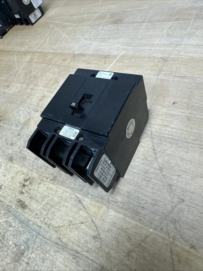Автоматический выключатель Eaton Cutler Hammer GHB GHB3025 3 Pole 25 Amp 480V Ci
