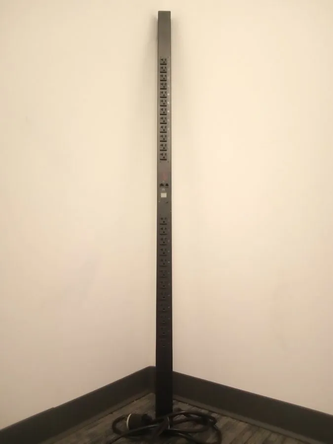 Блок розеток PDU APC AP7830 Rack PDU, Metered, 0U, 20A, 1920VA, 120V, Output: 5-