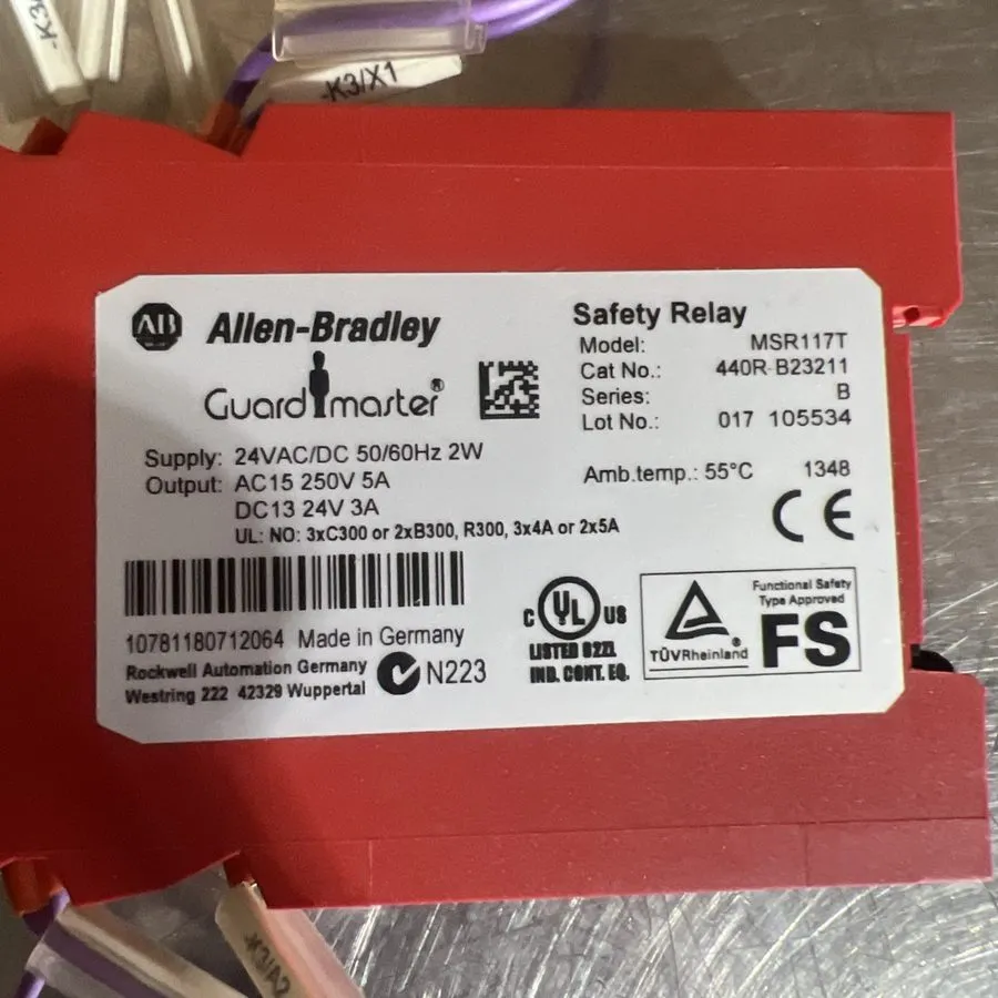 Реле безопасности Allen-Bradley 440R-B23211 Safety Relay 24V AC/DC Model MSR117T
