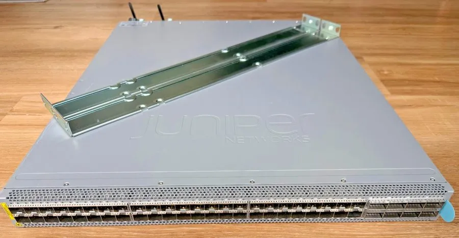 Коммутатор Juniper QFX5120-48Y-AFI 48x25GbE + 8x100GbE QSFP28 Switch