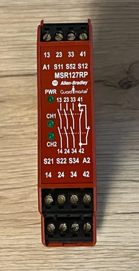 Реле безопасности Allen-Bradley MSR127RP / 440R-N23135 Guardmaster Safety Relay