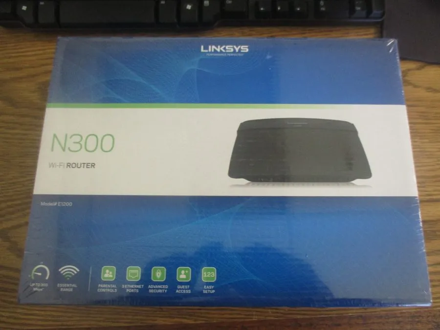 Маршрутизатор Linksys Model: E1200-NP W-Fi, Wireless-N Router.