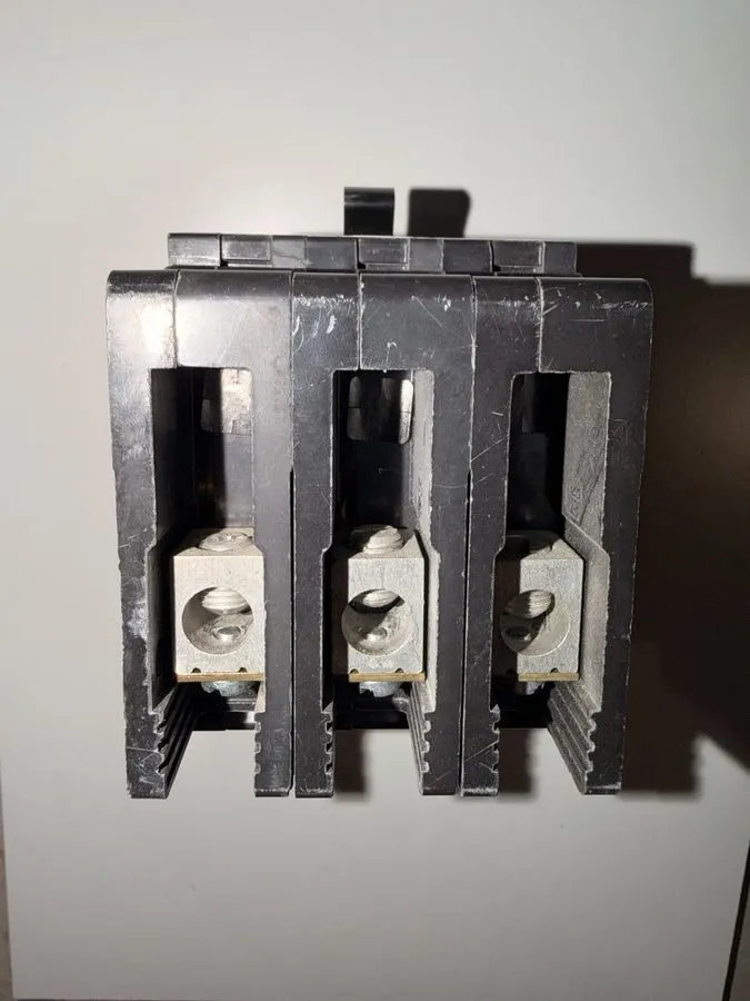 Автоматический выключатель Square D EJB34070 3 Pole 70 Amp 480V Circuit Breaker 