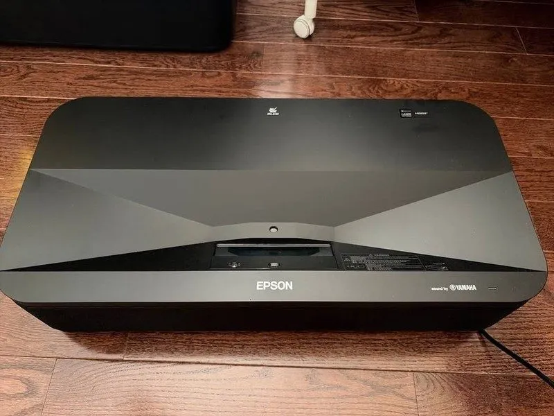 Проектор Epson LS800B Ultra Short Throw Laser Projector — фото лота 1