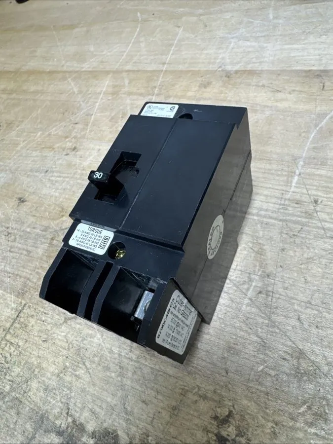Автоматический выключатель Westinghouse GHB2030 2 Pole 30 Amp 277/480V Bolt on C