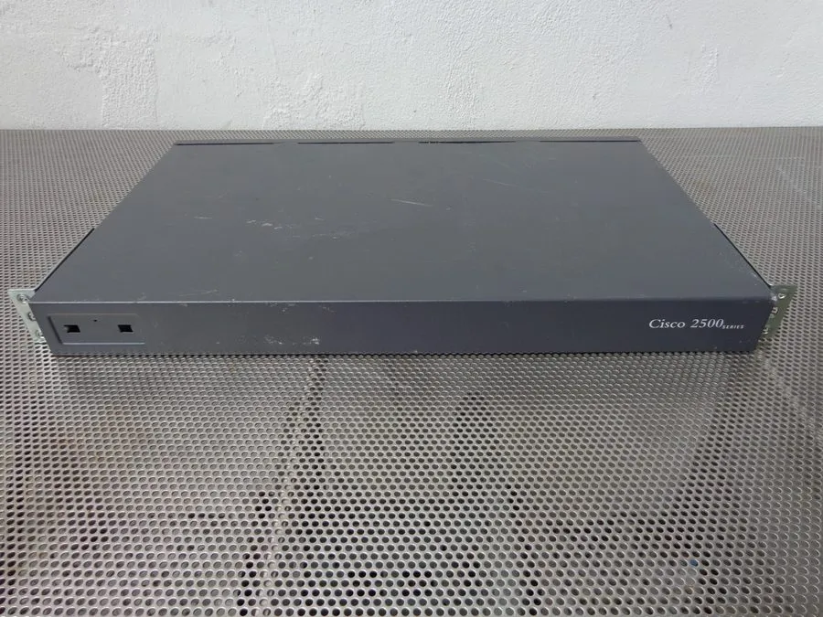 Маршрутизатор Cisco 2500 2501 Series ROUTER ETHERNET AUI TRANSCEIVER