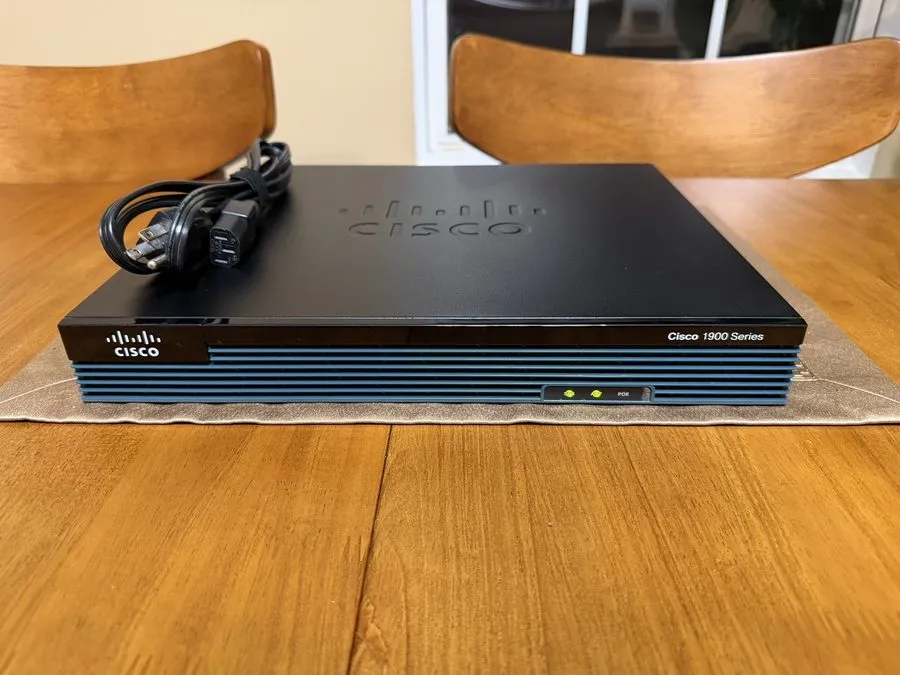 Маршрутизатор Cisco 1900 Series CISCO1921 Router, Powers On, Please