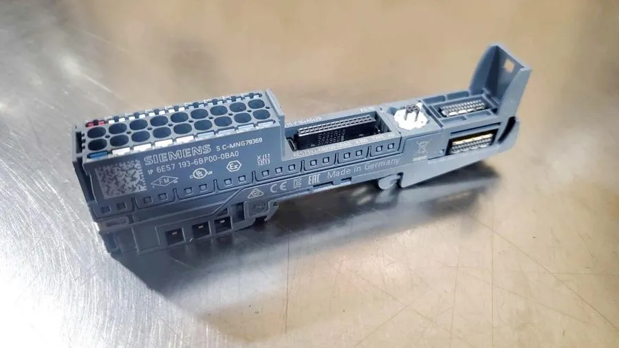 Модуль ввода-вывода Siemens 6ES7193-6BP00-0BA0 SIMATIC ET 200SP, Base Unit BU15-