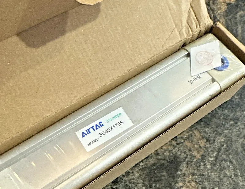 Пневмоцилиндр AIRTAC Standard Pneumatic Cylinder SE40X175S tape Magnetic — фото лота 1