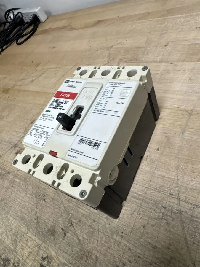Автоматический выключатель Cutler Hammer FD3090 3 pole 90 amp 25kA@480v FD Circu
