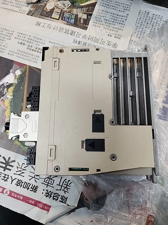 Сервопривод YASKAWA SIGMA7 amplifier SGD7S-R90A20A002 SERVOPACK 100W — фото лота 2