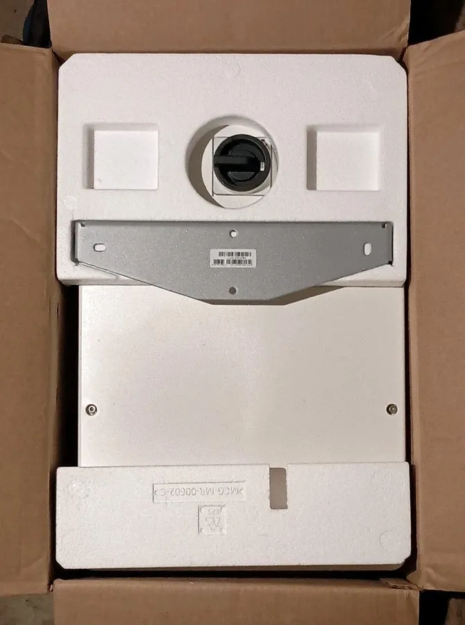Инвертор SolarEdge HD-Wave SE11400H-US 11400W Grid-Tie Inverter DC Safety Switch — фото лота 2