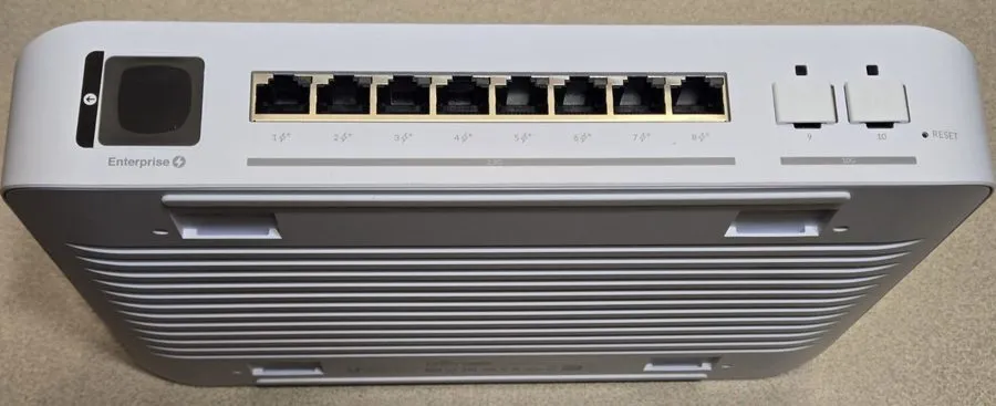 Коммутатор UNIFI Enterprise 8 PoE 8-port, Layer 3 switch USW-Enterprise-8-PoE — фото лота 1