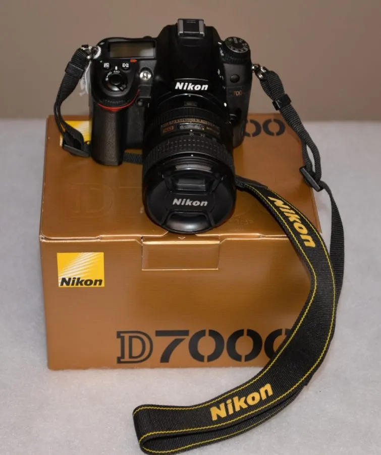 Объектив Nikon AF-S DX NIKKOR 18-140mm f / 3.5-5.6G ED VR AFSDXVR18-140G