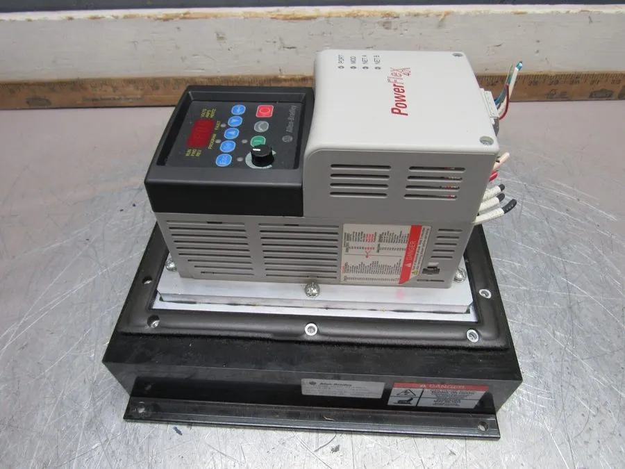 Частотный преобразователь ALLEN BRADLEY AC DRIVE POWERFLEX-40 22B-D6P0N104 2.2KW