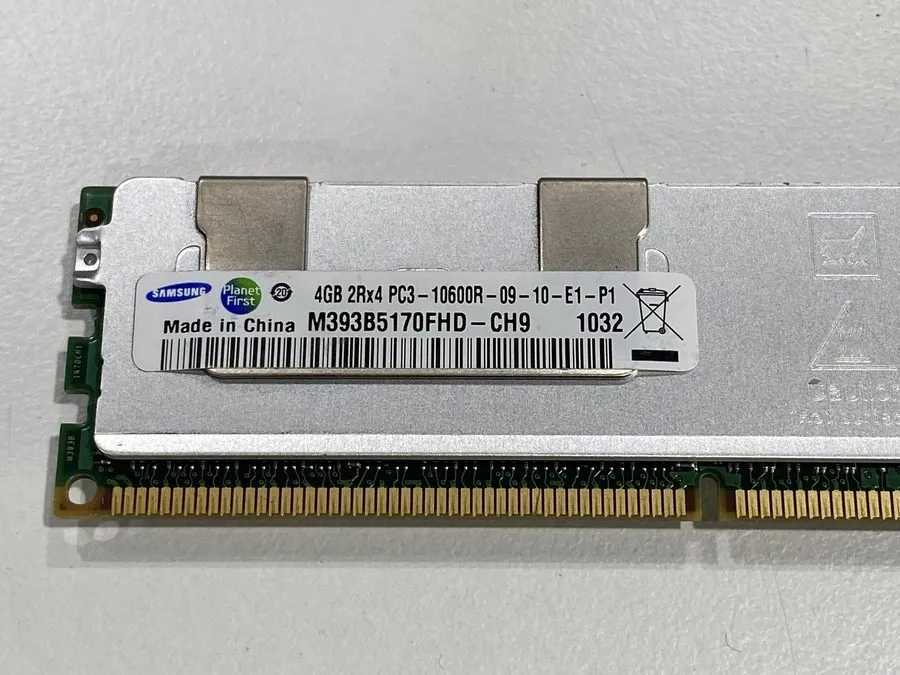 Модуль памяти 4GB (1x 4GB) Samsung 2Rx4 PC3-10600R-09-10-E1-P1 M393B5170FHD-CH9 
