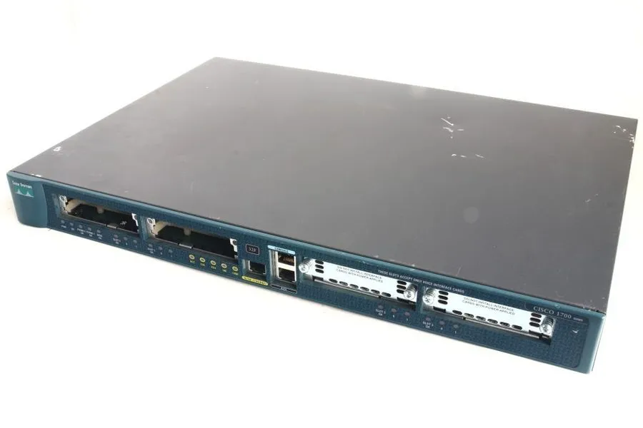 Маршрутизатор Cisco Systems 1700 Series Model 1760 Modular Access Router VoIP 32